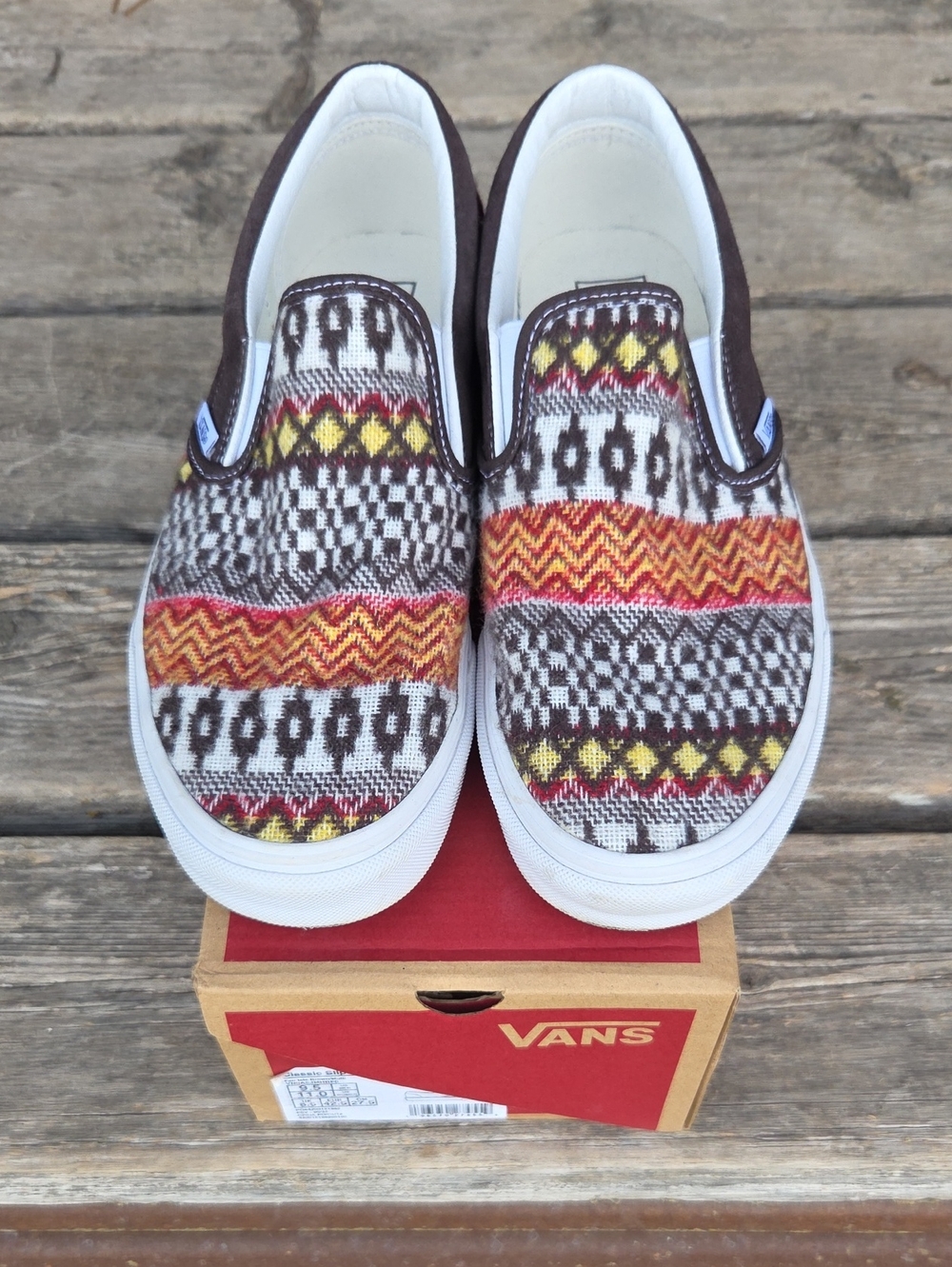 Vans Classic Slip-on Sneaker Skate Shoes Size M9.5/W11 in Fair Isle Brown/Multi